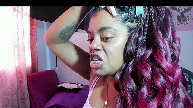 ladyrd1 online show from December 4, 2025, 7:24 pm