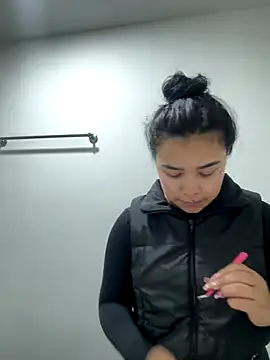 MarianaGarciaa   online show from December 19, 2025, 6:32 pm