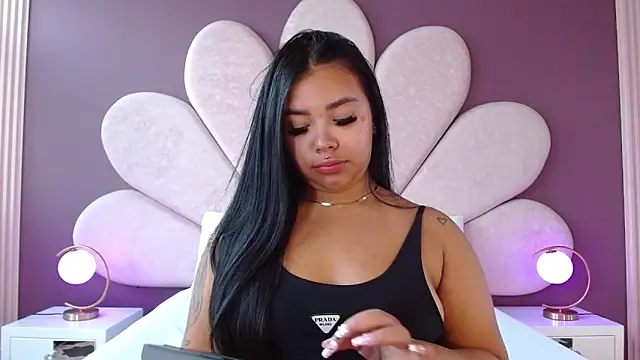 MarianaGarciaa   online show from May 7, 2026, 7:06 pm