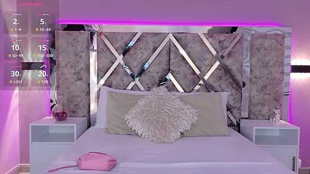 MarianaGarciaa   online show from November 14, 2025, 7:17 pm