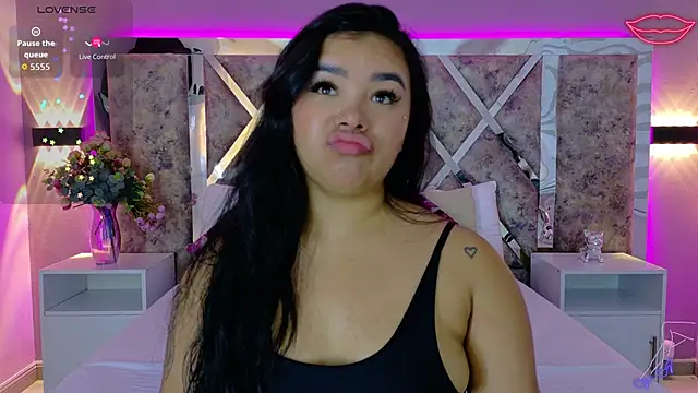 MarianaGarciaa   online show from October 15, 2025, 7:22 pm