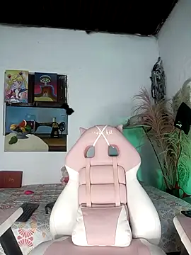 Snapshot of lovely_kitt chatting on March 18, 2026, 2:48 am lovely kitt online show from March 18, 2026, 2:48 am