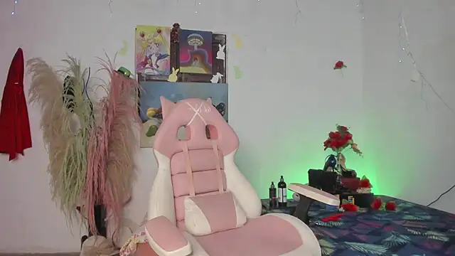 lovely kitt online show from July 25, 2026, 12:40 am