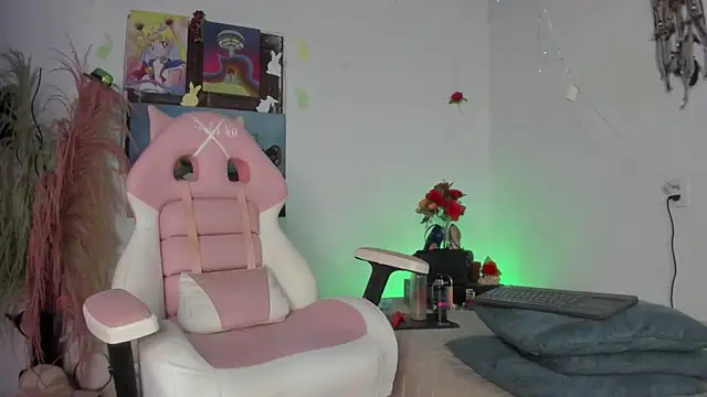 lovely kitt online show from July 23, 2026, 1:58 am