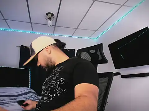 Sebas-hott online show from February 4, 2026, 9:32 pm