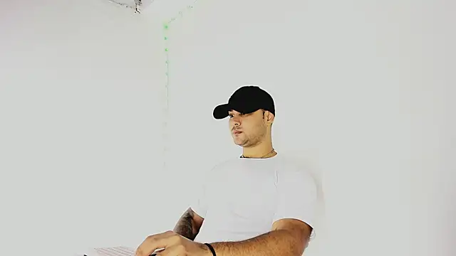 Sebas-hott online show from September 25, 2025, 11:00 pm