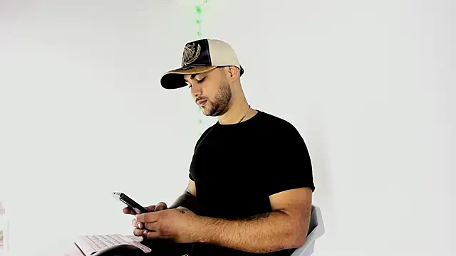 Sebas-hott online show from September 9, 2025, 10:19 pm