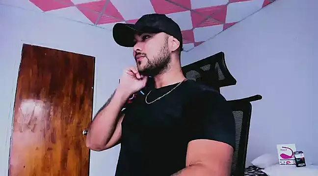 Sebas-hott online show from February 6, 2025, 2:44 am