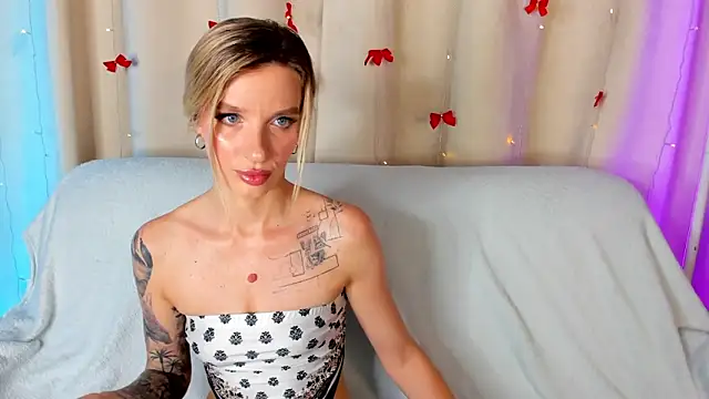 AlinaLovelyX online show from June 28, 2026, 1:23 am