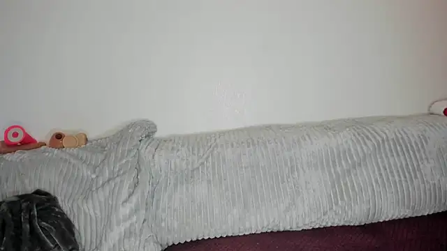 Mlleeffy online show from December 14, 2025, 8:03 pm