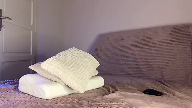 itsmaxxbaby  online show from February 8, 2026, 5:27 am