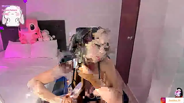 evelyn 23 online show from June 25, 2026, 8:25 pm