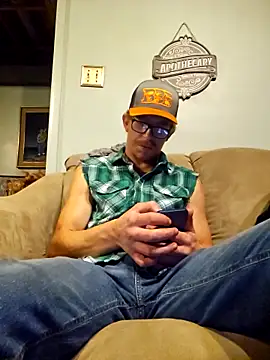 Snapshot of REDHAMMER_ chatting on March 4, 2026, 11:23 pm REDHAMMER online show from March 4, 2026, 11:23 pm