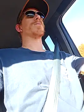 Snapshot of REDHAMMER_ chatting on February 18, 2026, 9:11 pm REDHAMMER online show from February 18, 2026, 9:11 pm