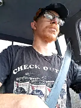 Snapshot of REDHAMMER_ chatting on April 2, 2026, 6:25 pm REDHAMMER online show from April 2, 2026, 6:25 pm