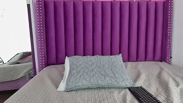 littleebonny online show from March 12, 2026, 12:42 pm