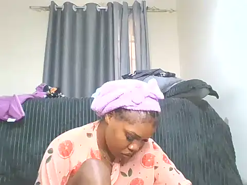 Snapshot of sweet_bigclit chatting on June 24, 2026, 6:45 am sweet bigclit online show from June 24, 2026, 6:45 am