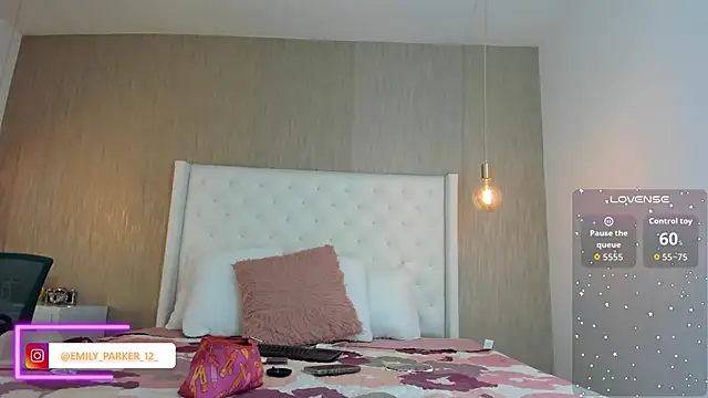 Snapshot of emily_parkerr chatting on April 9, 2026, 2:56 pm emily parkerr online show from April 9, 2026, 2:56 pm
