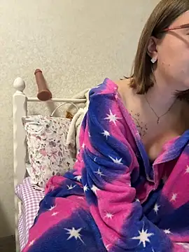 BeatriceTender online show from September 17, 2025, 6:43 pm