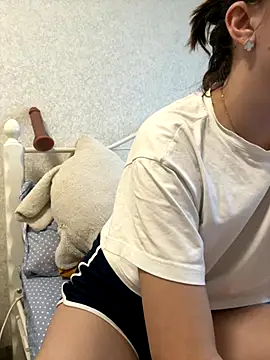 BeatriceTender online show from October 15, 2025, 8:22 am