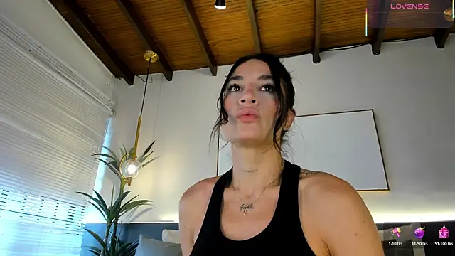 AgattaDuque online show from April 28, 2026, 8:02 pm