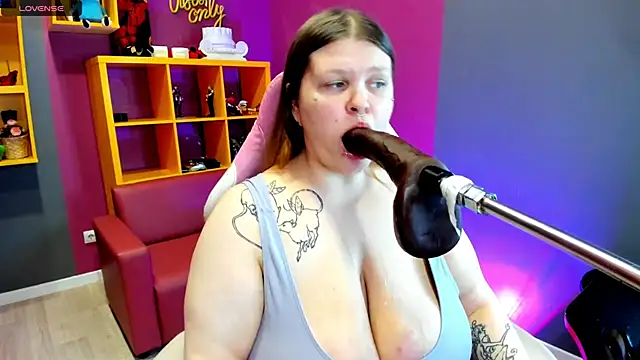 AuroraDemoni online show from December 3, 2025, 6:57 am