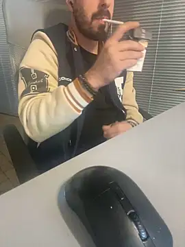 giorgakaci69 online show from February 23, 2026, 11:33 am