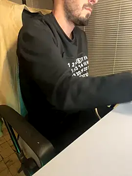 giorgakaci69 online show from November 27, 2025, 3:12 pm