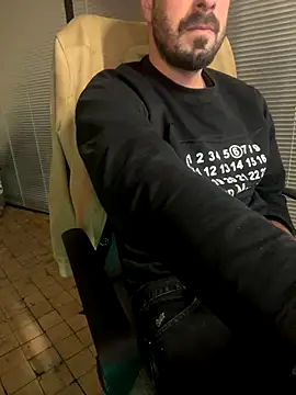 giorgakaci69 online show from November 28, 2025, 4:18 pm