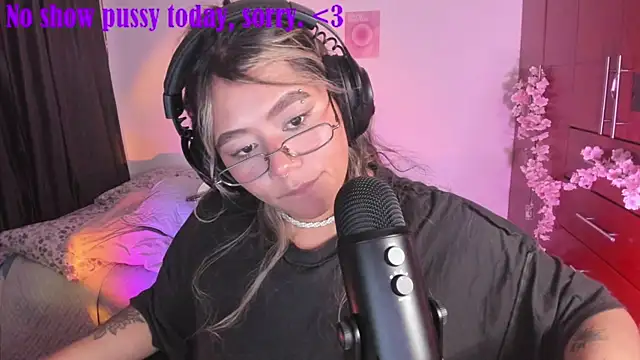 StephaniFox online show from September 19, 2025, 5:55 am