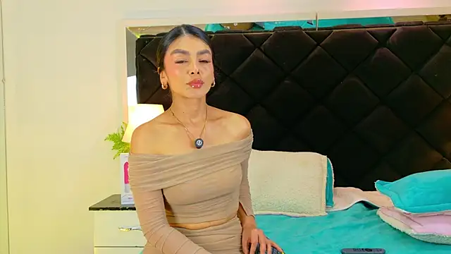 Holly Brensonexx  online show from November 12, 2025, 1:37 pm