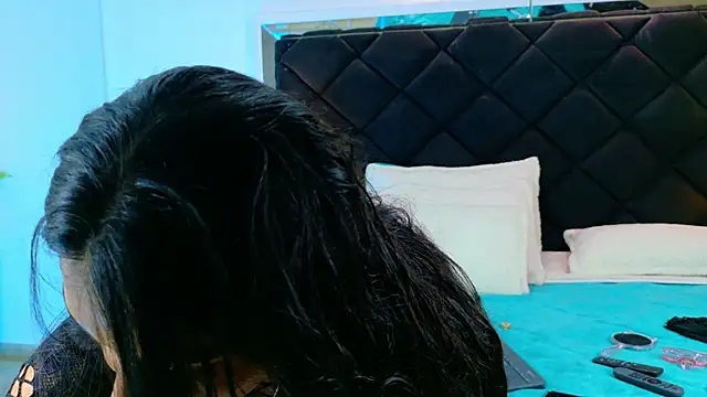 Holly Brensonexx  online show from October 15, 2025, 1:08 pm