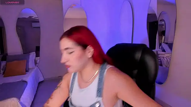 ViolettCastel online show from October 1, 2025, 6:56 pm