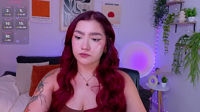 ViolettCastel online show from June 7, 2026, 6:13 pm