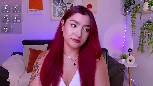 ViolettCastel online show from June 3, 2026, 7:51 pm