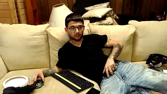 hungkubenski online show from November 1, 2025, 9:03 am