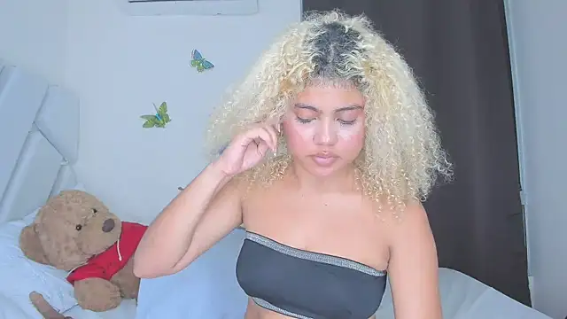 sofiacastillo01 online show from February 24, 2026, 1:06 am