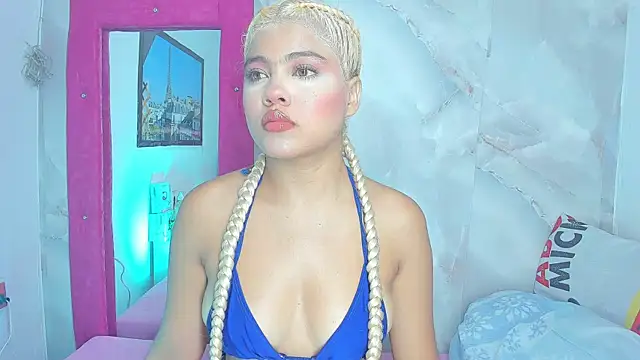 sofiacastillo01 online show from June 19, 2026, 1:28 pm