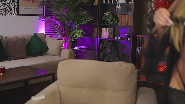 EvaSunderland online show from October 25, 2025, 3:34 pm