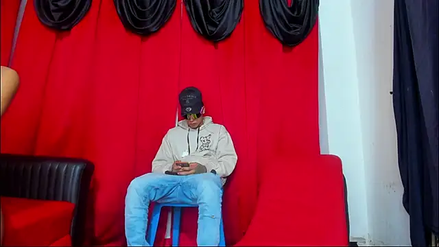 Extreme Team8 online show from November 13, 2025, 11:52 pm