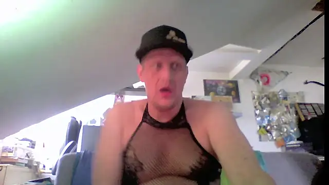 Bigthroaterboy online show from June 15, 2026, 9:31 am