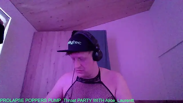 Bigthroaterboy online show from October 5, 2025, 10:06 am