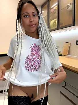 HaileyDiana online show from October 18, 2025, 9:11 am