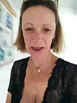 tatianasexymilf online show from October 5, 2025, 9:44 am