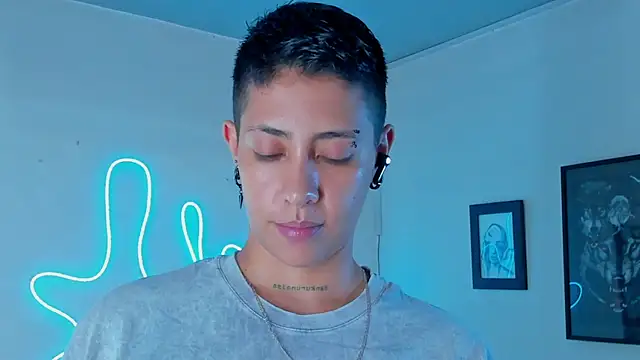 Aleja1214 online show from September 15, 2025, 1:06 am