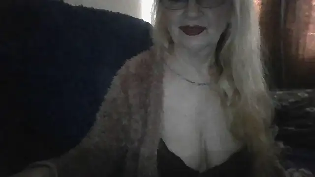 CarlyTreat online show from April 10, 2026, 1:51 pm