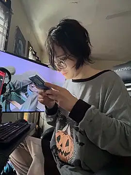 Snapshot of YandereDemon chatting on October 21, 2025, 3:22 pm YandereDemon online show from October 21, 2025, 3:22 pm