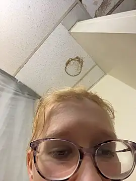 Snapshot of YandereDemon chatting on March 6, 2026, 3:45 am YandereDemon online show from March 6, 2026, 3:45 am