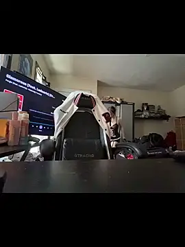 Snapshot of YandereDemon chatting on December 2, 2025, 8:10 pm YandereDemon online show from December 2, 2025, 8:10 pm