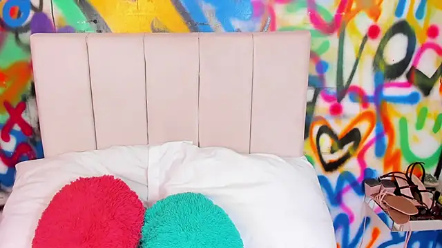 Liana Bernocchi online show from March 4, 2026, 8:49 pm